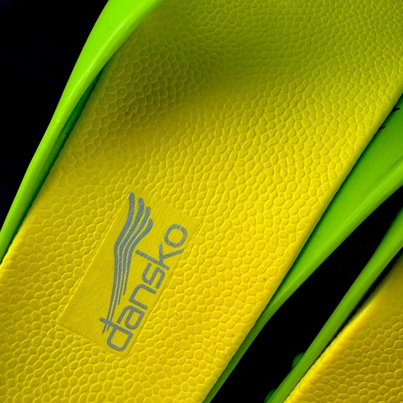 Dansko Women's Bright Green Mules clogs great for a nurse - Picture 5 of 5